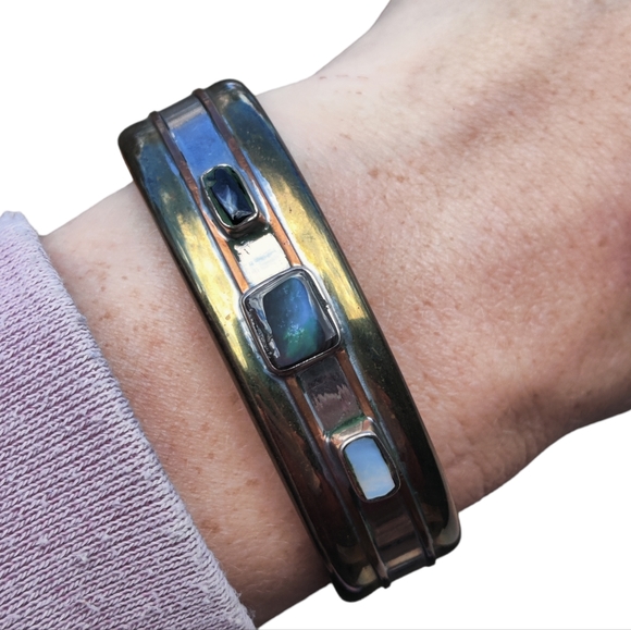 Vintage mixed metal labradorite,mother of pearl and onyx cuff bracelet - Picture 3 of 13